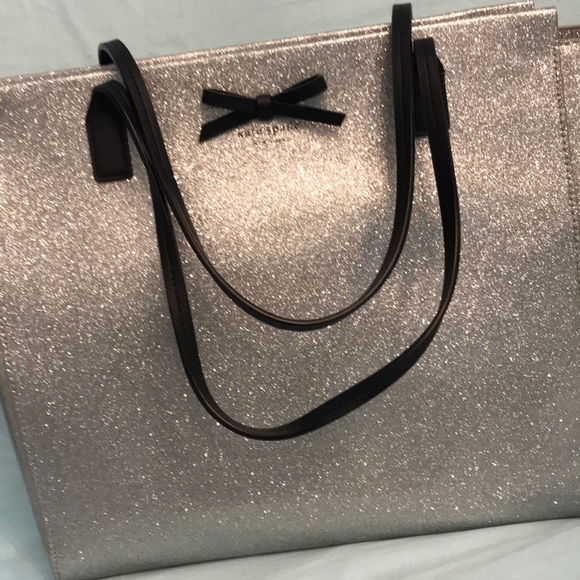 kate spade Handbags - Authentic Kate Spade Handgag